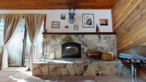 MST Unit 5 2 bedroom and Loft cabin retreat near town shops shuttle and restaurants, Mammoth Lakes